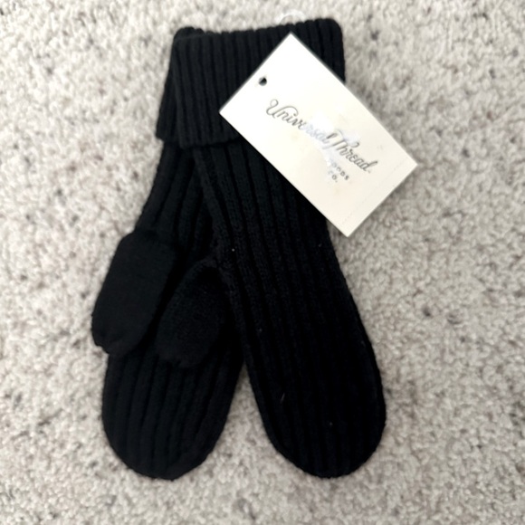 Universal Thread Classic Black Mittens - Picture 1 of 2